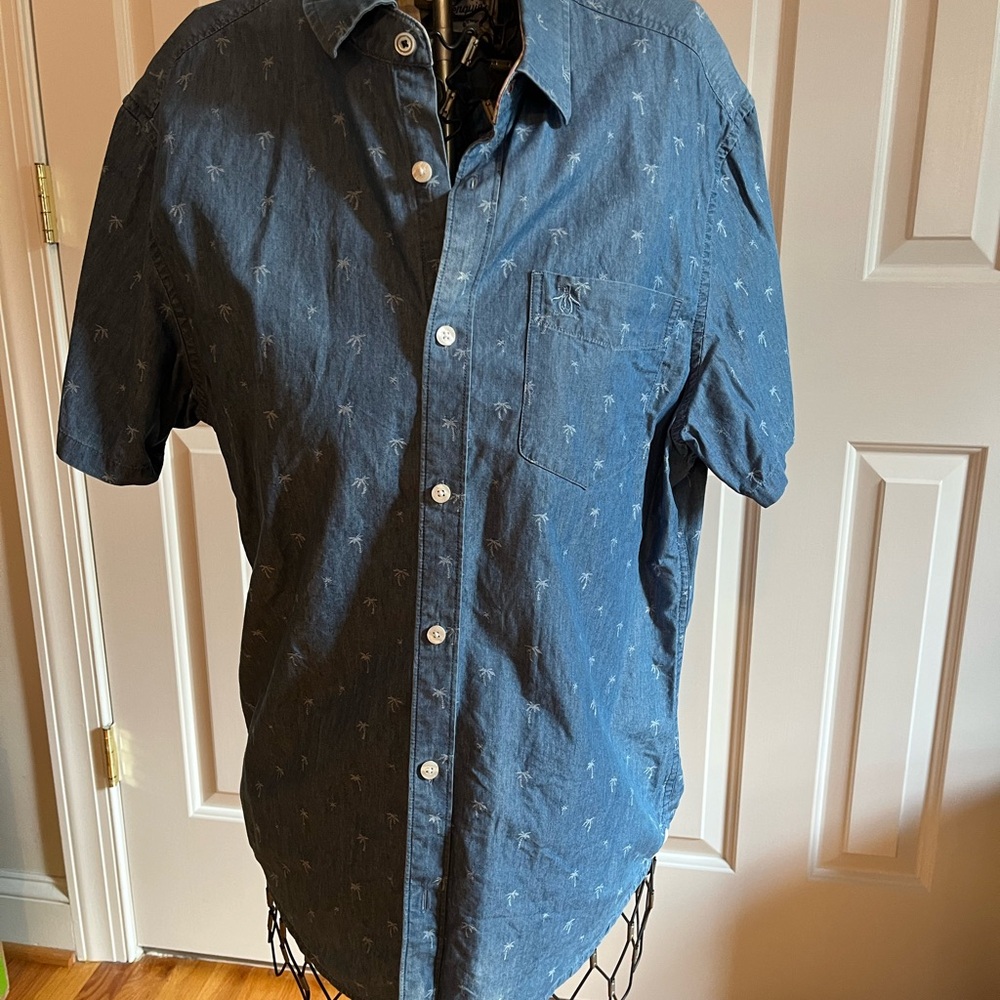 Penguin brand light blue denim slim fit Hawaiian shirt. Men’s size medium